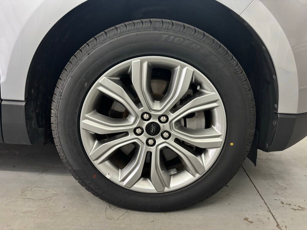 2024 Ford Edge Titanium photo 13