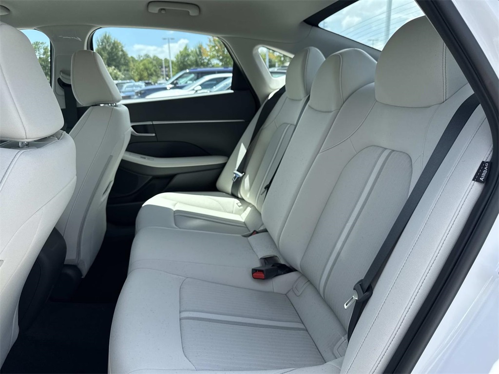2025 Hyundai Sonata SE photo 4