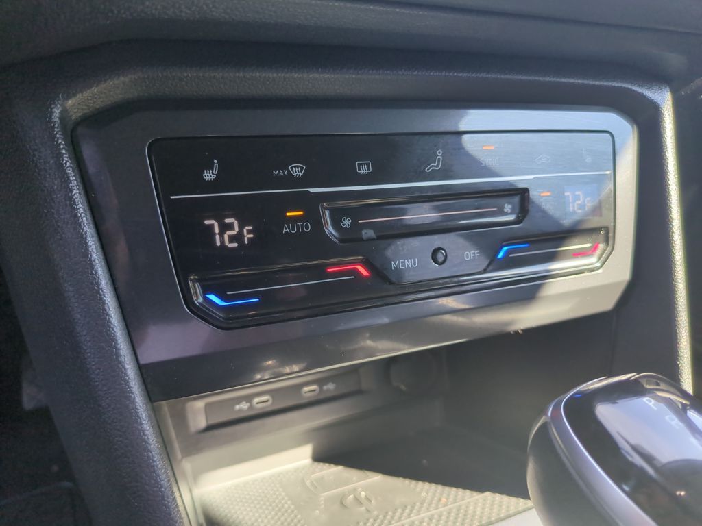 2022 Volkswagen Tiguan SE photo 12