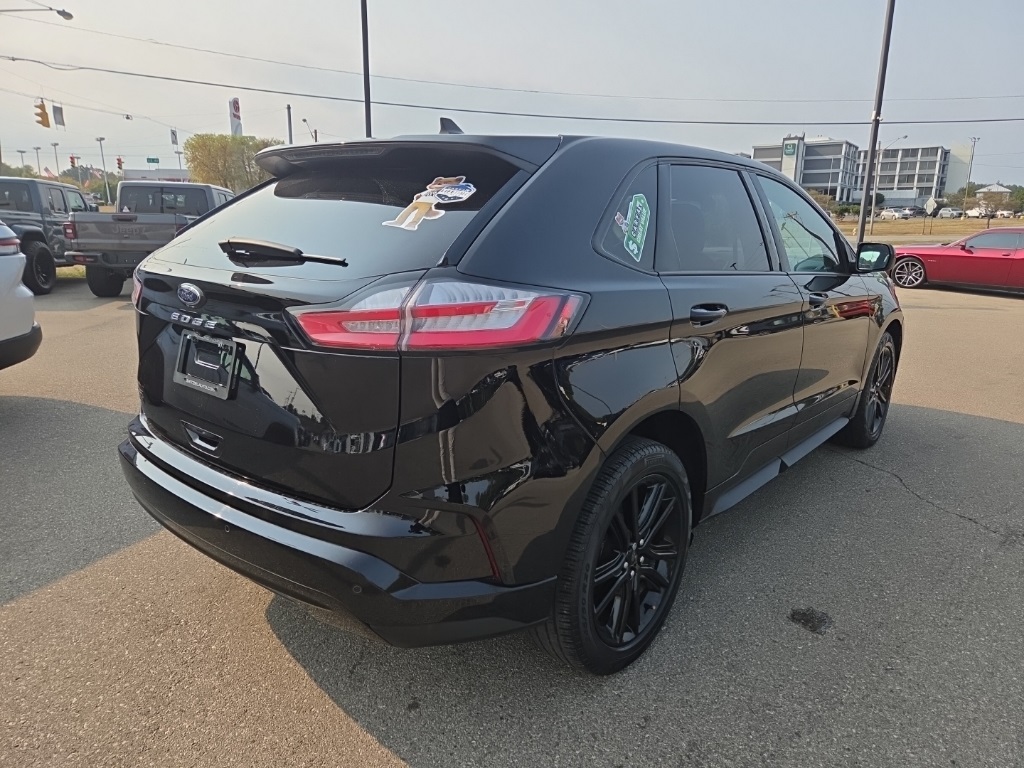 2022 Ford Edge ST photo 4