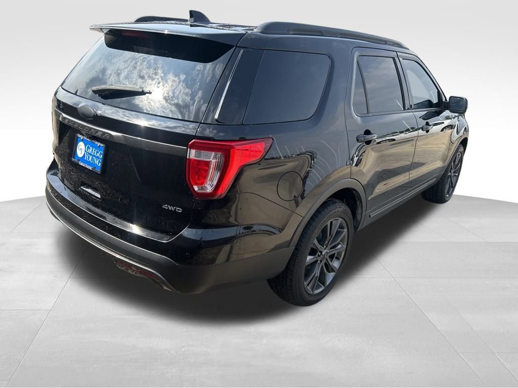 2017 Ford Explorer XLT photo 4