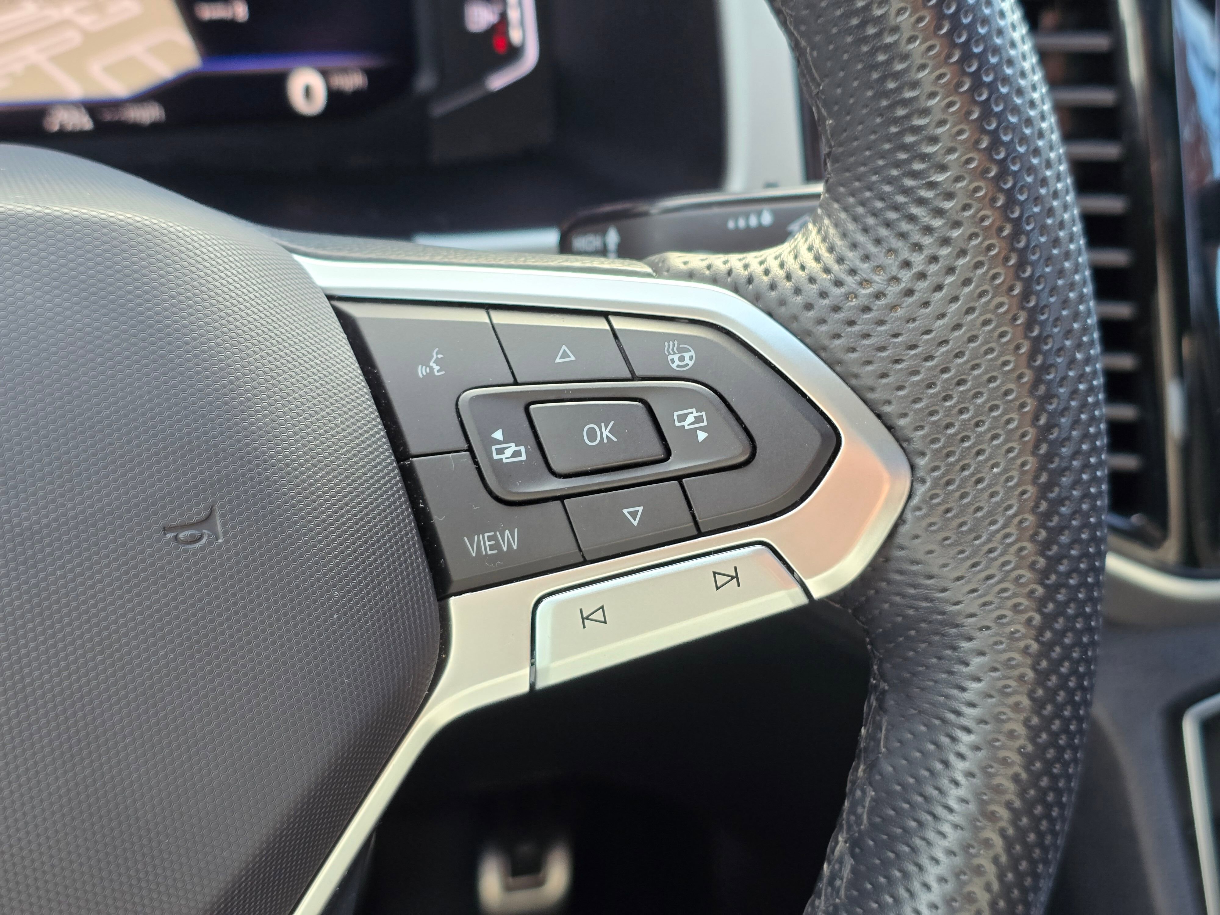 2023 Volkswagen Atlas V6 SEL Premium R-Line photo 4