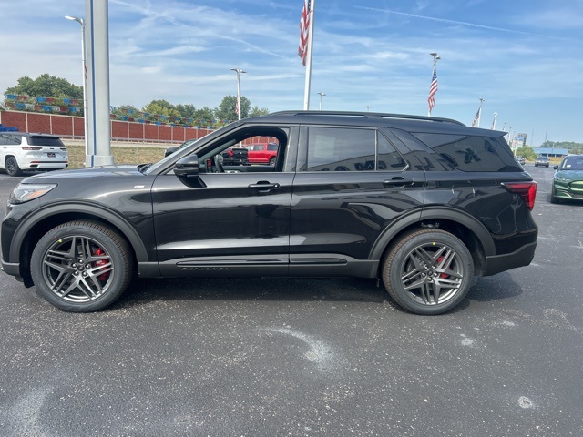 2025 Ford Explorer ST-Line photo 3