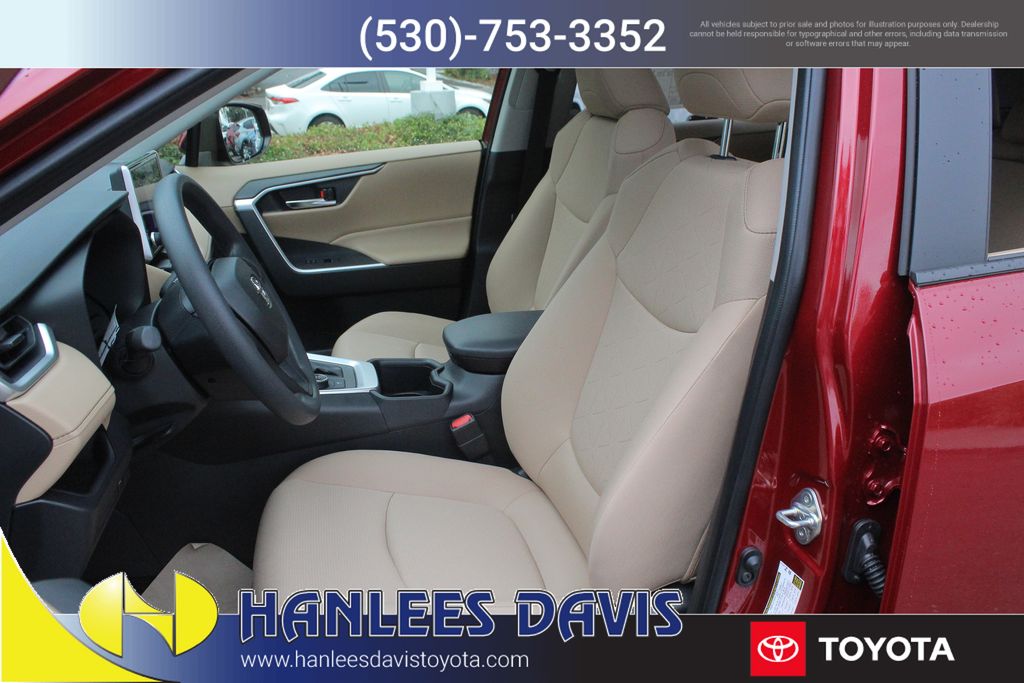 2025 Toyota RAV4 Hybrid XLE photo 14