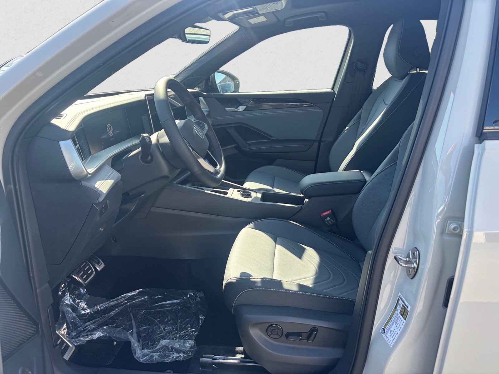 2025 Volkswagen Tiguan SE R-Line Black photo 9