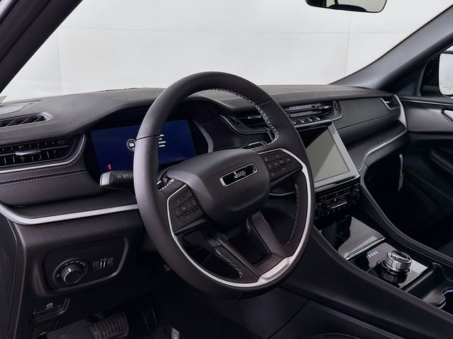 2025 Jeep Grand Cherokee Laredo Altitude photo 4