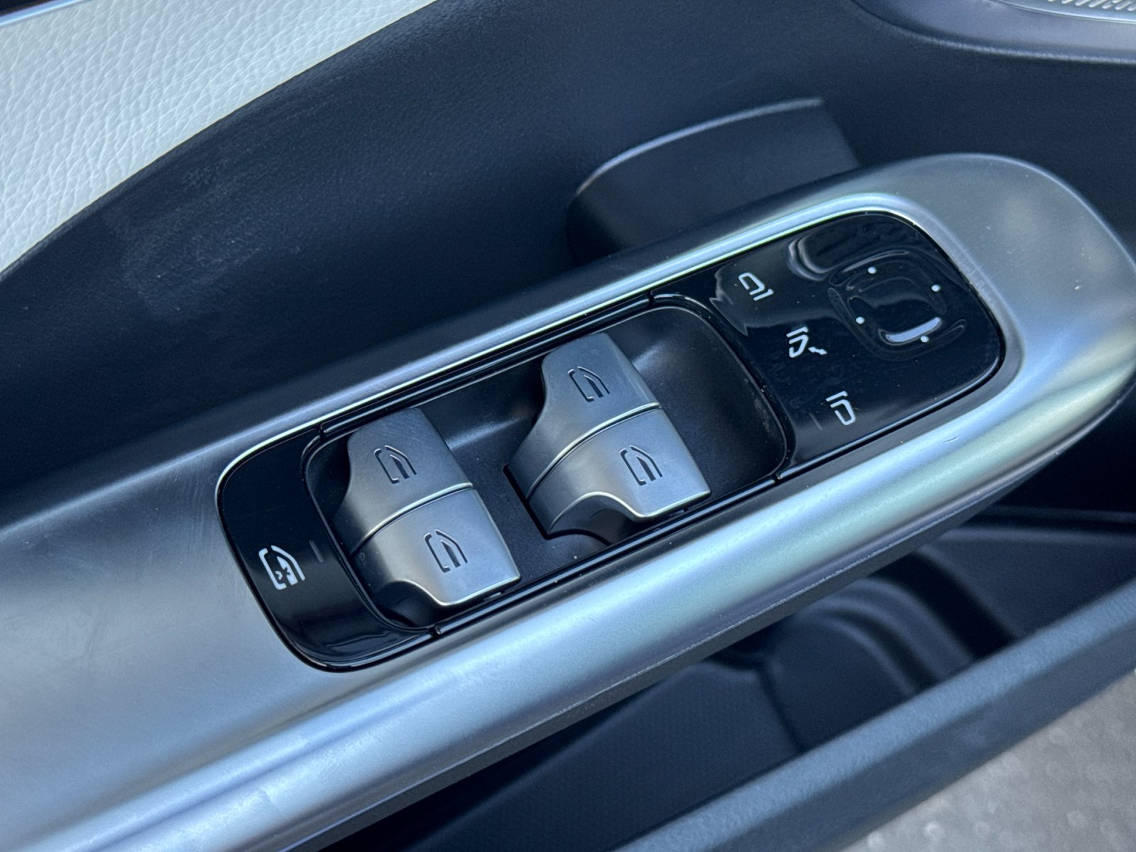 2025 Mercedes Benz C 300 photo 13