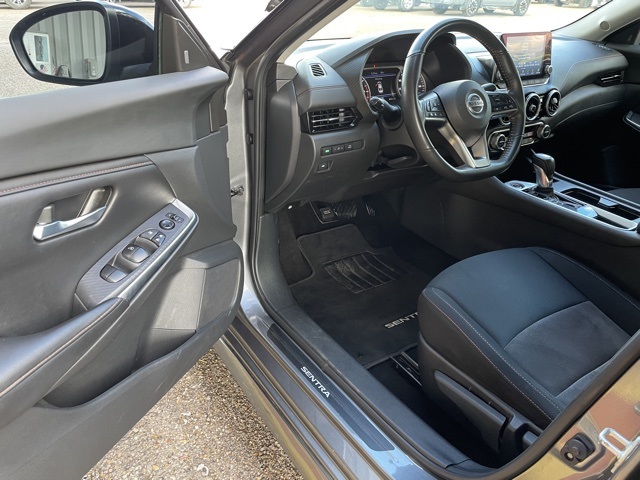 2023 Nissan Sentra SR photo 17