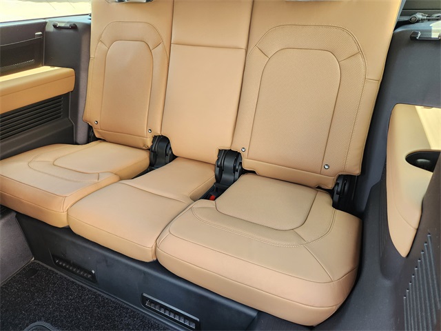 2025 Land Rover Defender 130 S photo 19