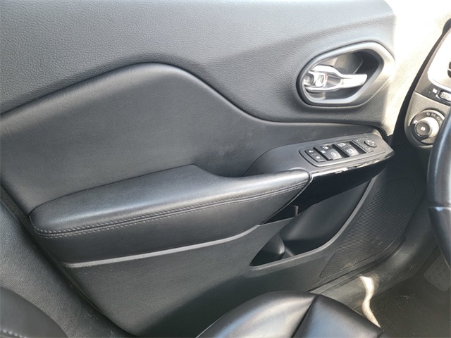 2020 Jeep Cherokee Altitude photo 31