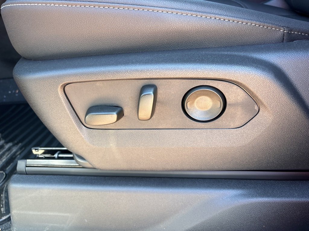 2025 Chevrolet Silverado 1500 LTZ photo 19