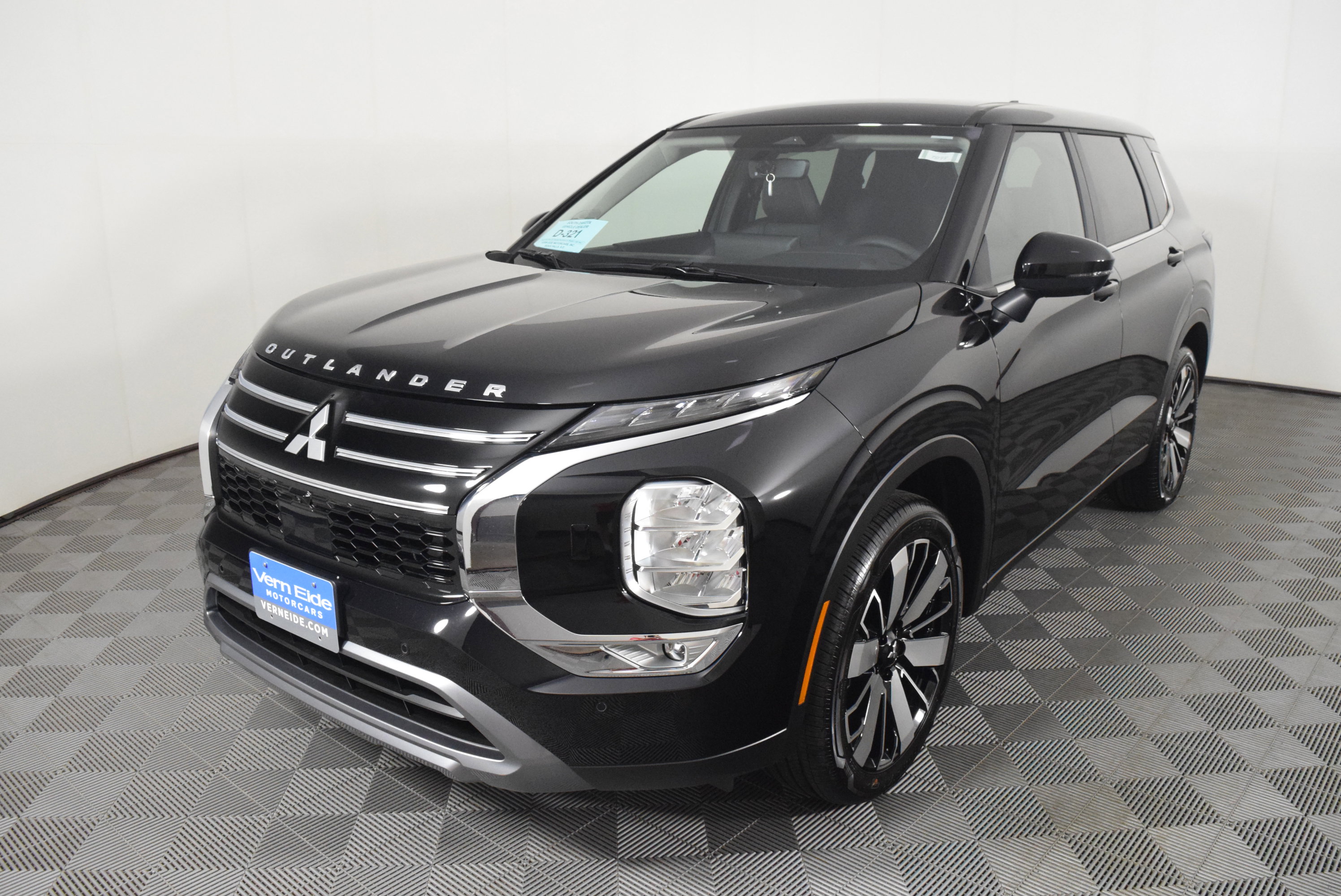 2025 Mitsubishi Outlander SE photo 9