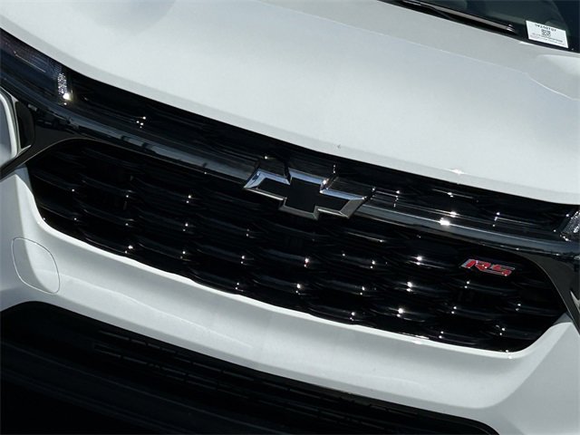 2025 Chevrolet Trax photo 2