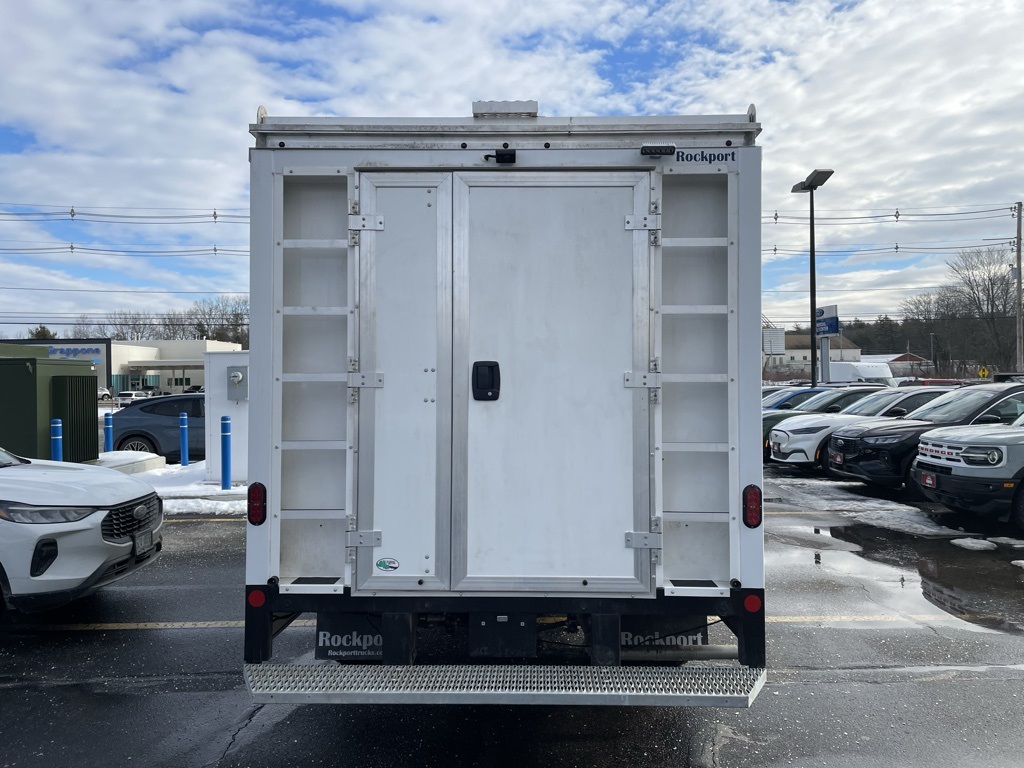 2024 Ford Transit Cutaway photo 3