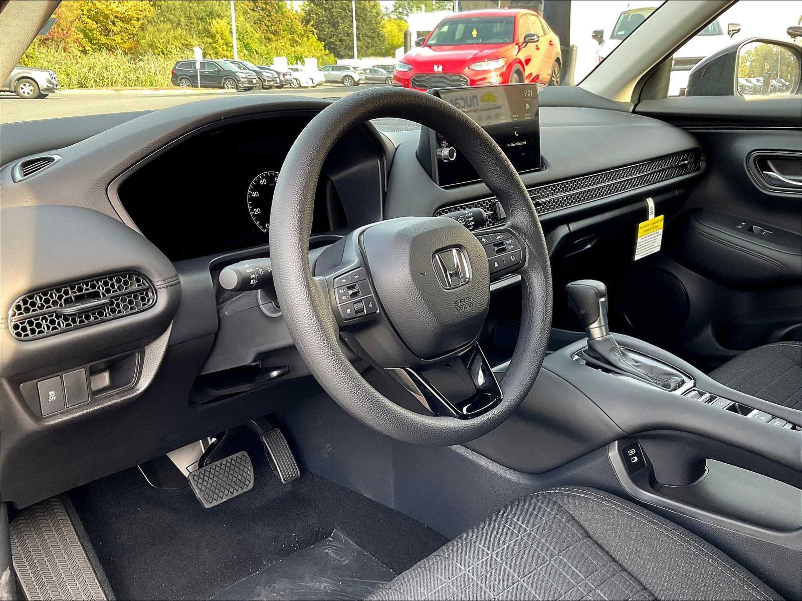 2026 Honda HR-V LX photo 8