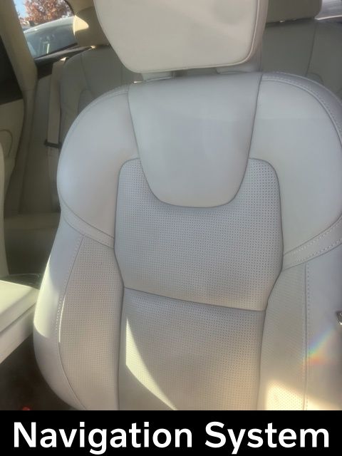 2023 Volvo XC60 B5 Ultimate photo 2