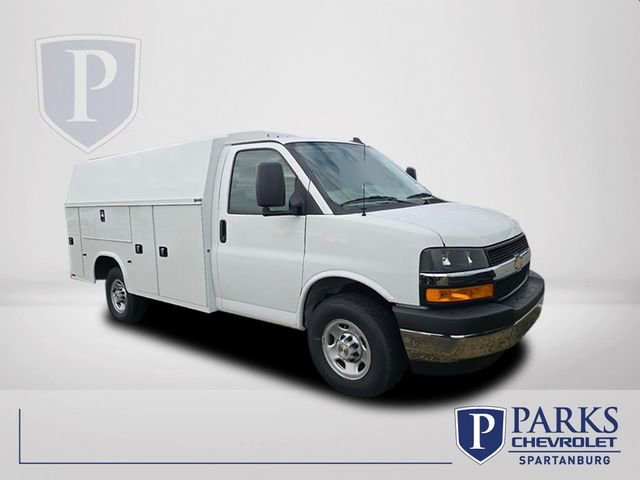 2025 Chevrolet Express Cutaway Base's photo