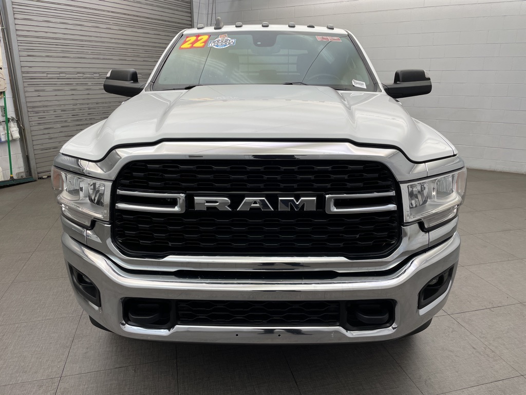 2022 Ram 3500 SLT photo 4