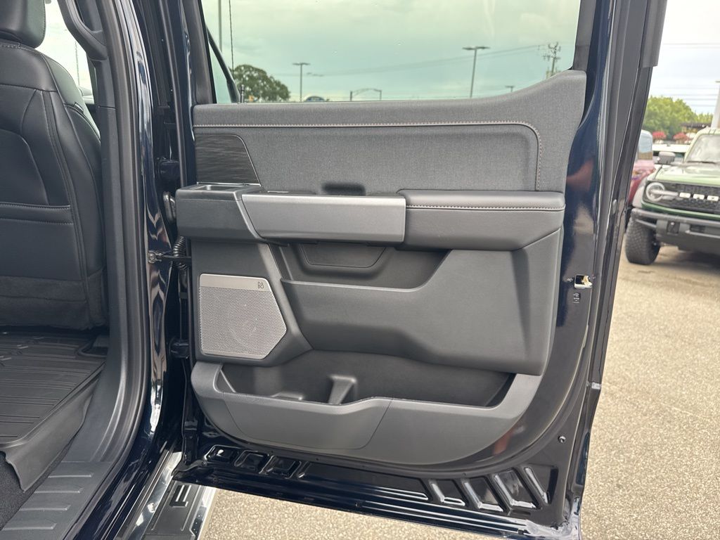 2025 Ford F-150 Lariat photo 20