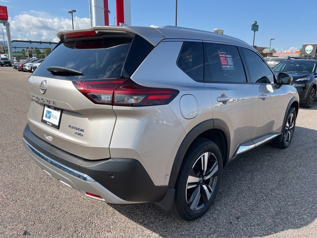 2023 Nissan Rogue Platinum photo 3
