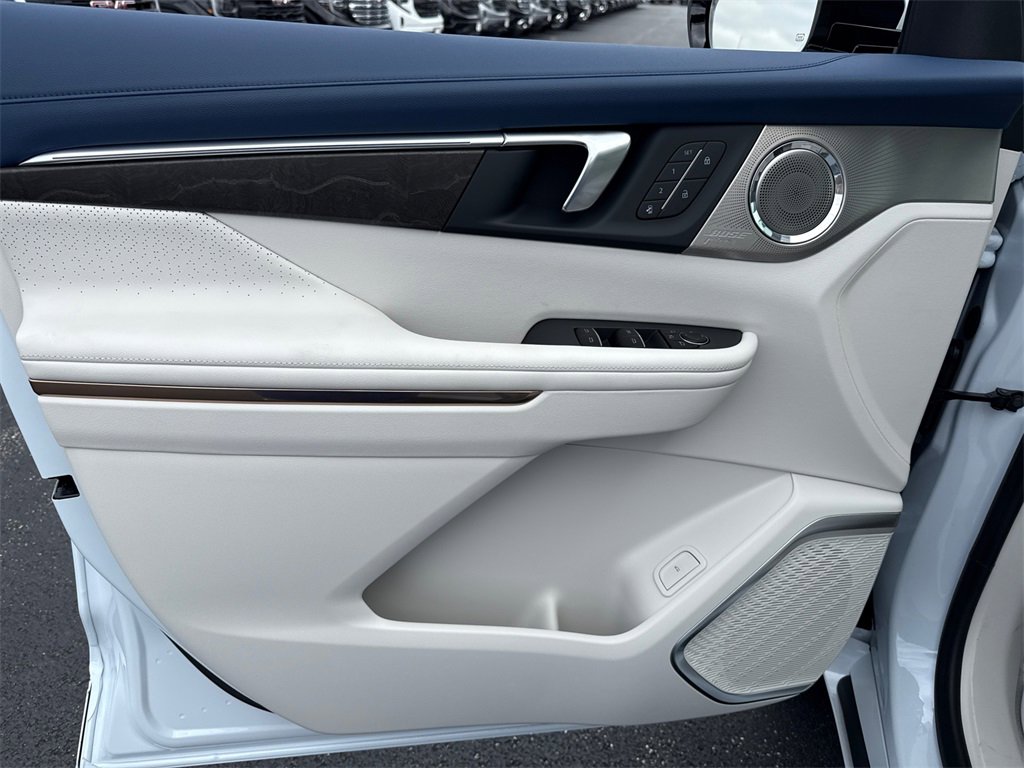 2026 Buick Enclave Avenir photo 13