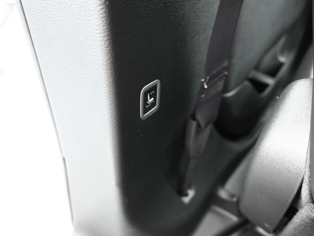 2026 Chrysler Pacifica photo 11