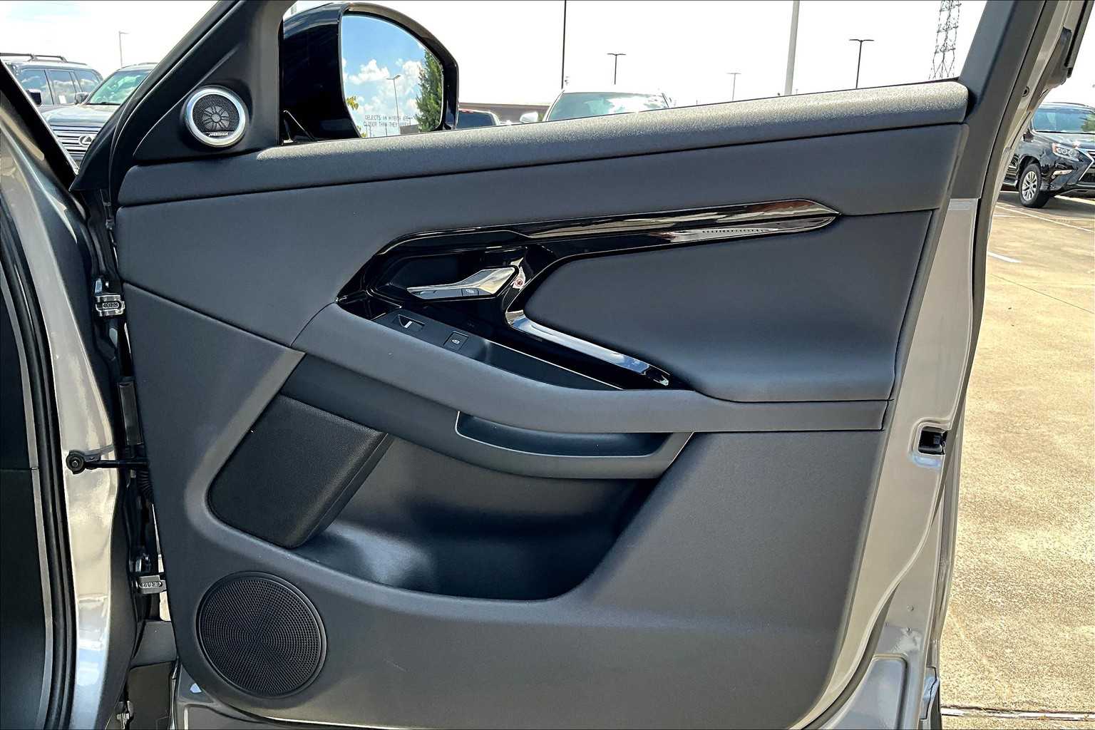 2024 Land Rover Range Rover Evoque S photo 38