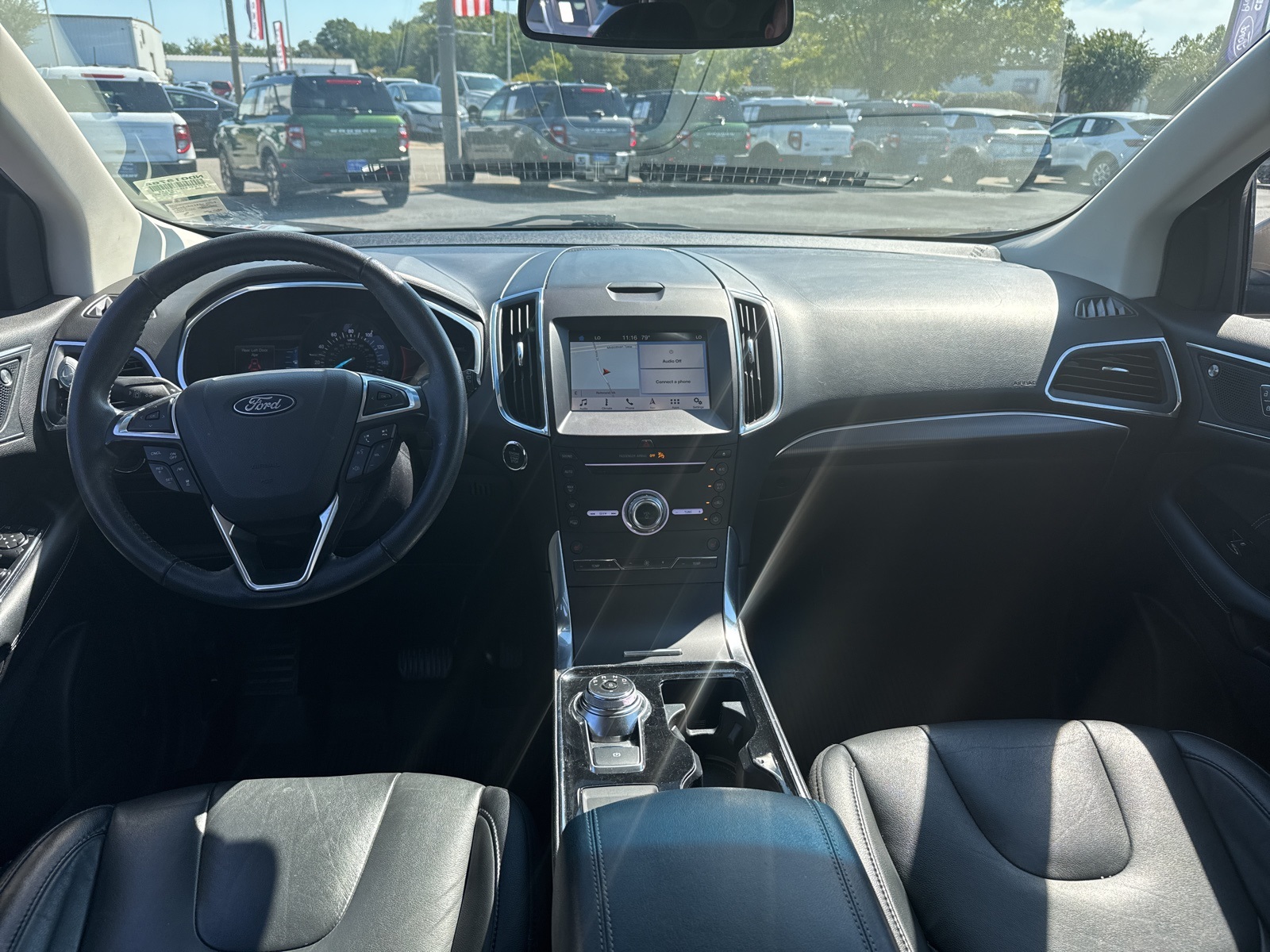 2019 Ford Edge Titanium photo 2