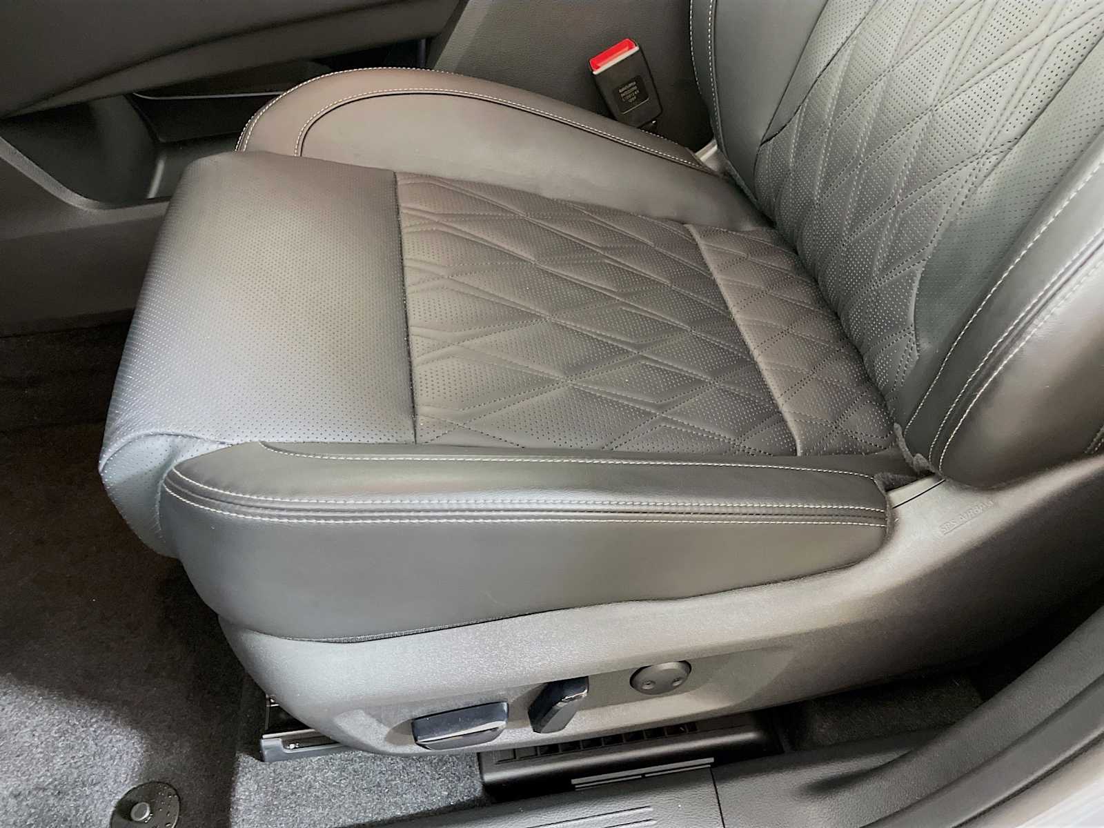 2024 Nissan Rogue Platinum photo 17