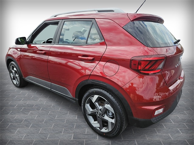 2024 Hyundai Venue SEL photo 3