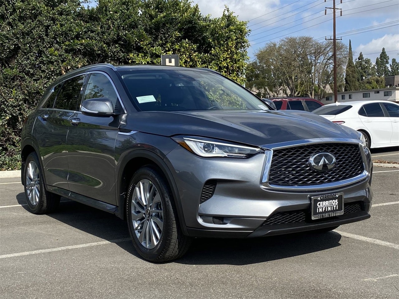 2025 Infiniti QX50 Luxe AWD photo 3
