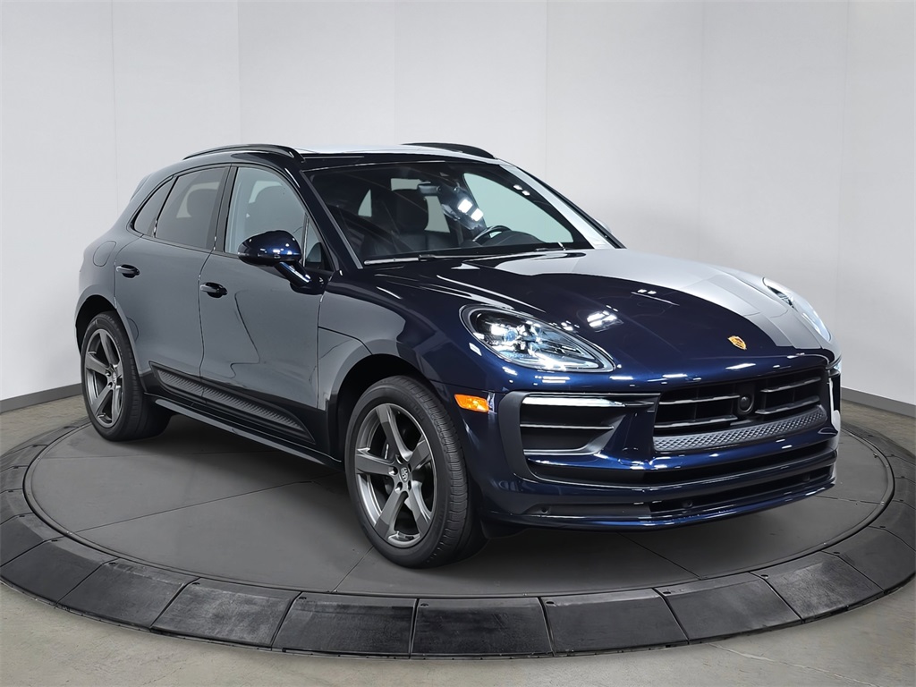 2023 Porsche Macan Base photo 2
