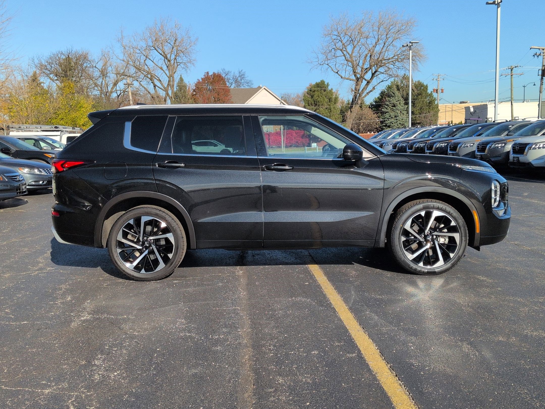 2022 Mitsubishi Outlander SEL photo 2