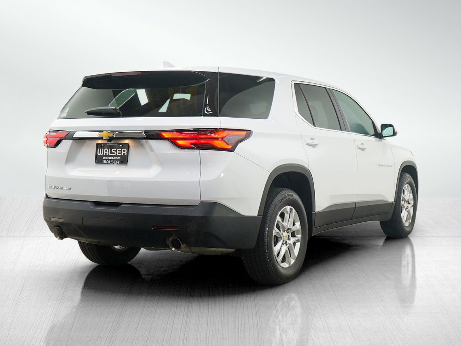 2023 Chevrolet Traverse LS photo 3