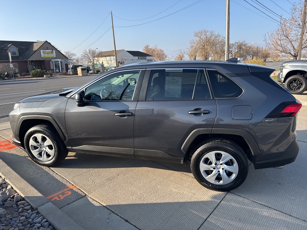 2024 Toyota RAV4 LE photo 4