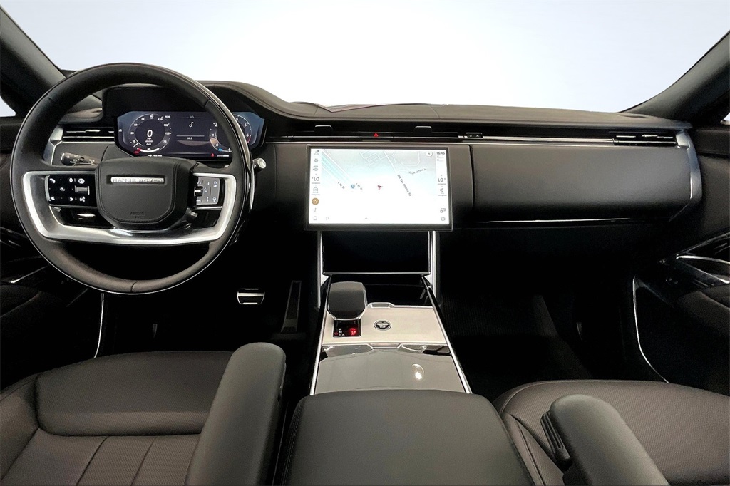 2025 Land Rover Range Rover SE photo 5