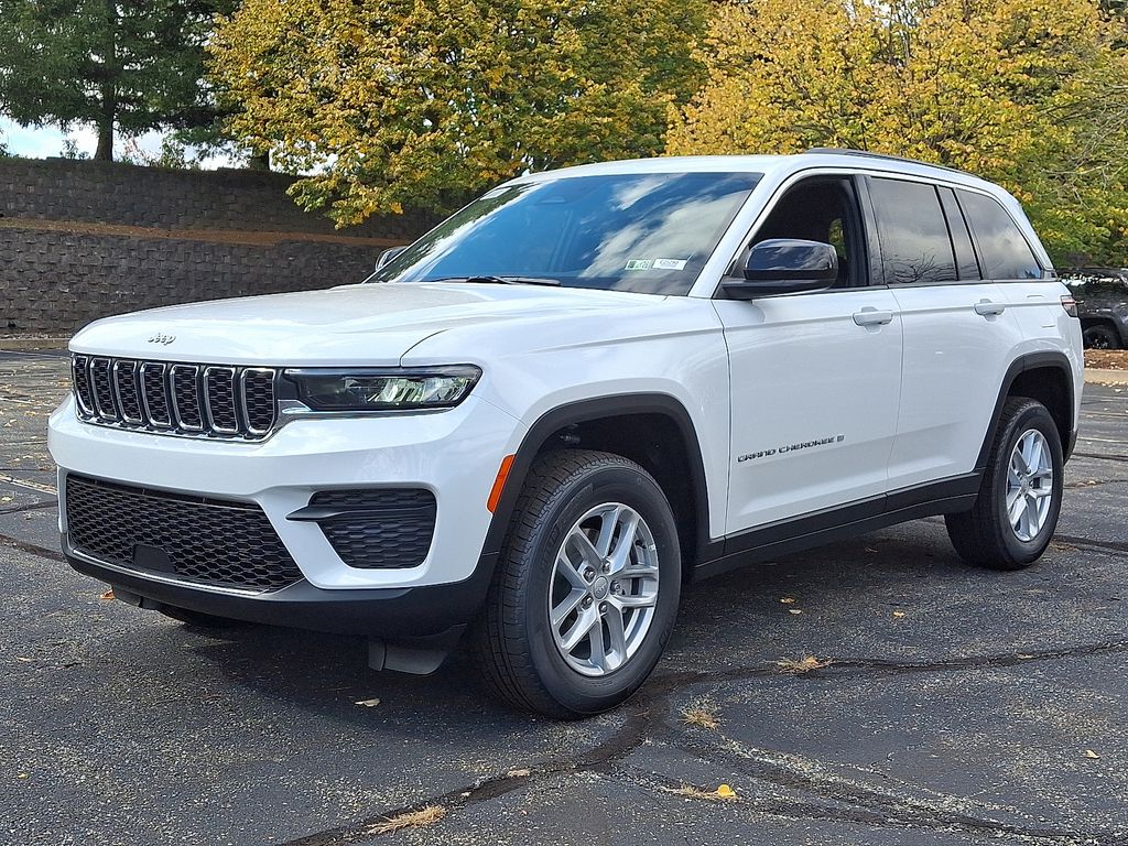 2025 Jeep Grand Cherokee Laredo X photo 2