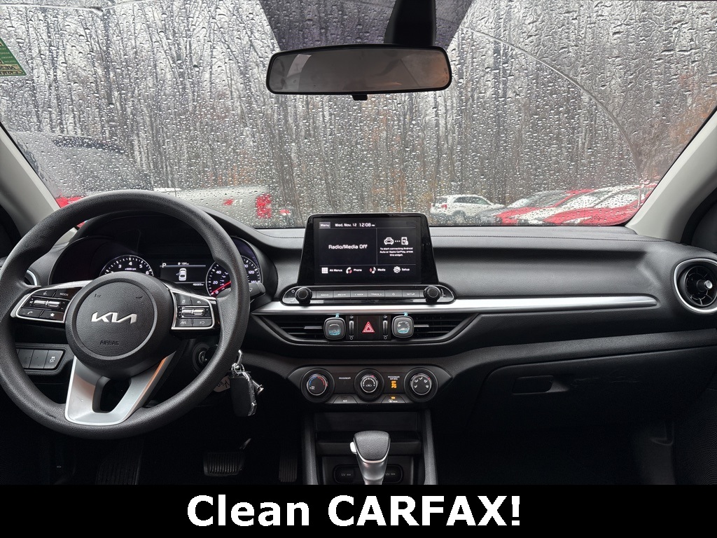 2022 Kia Forte LXS photo 2