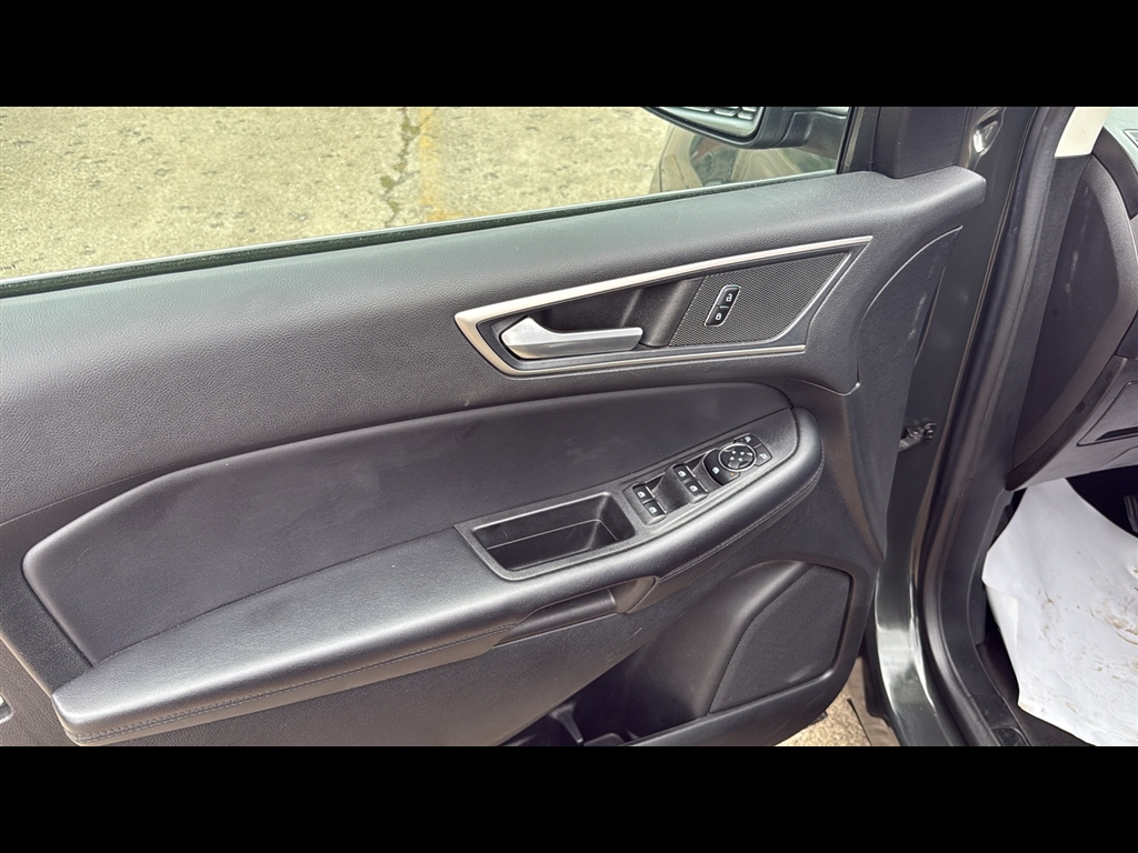 2023 Ford Edge SEL photo 6