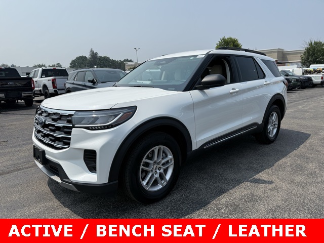 2025 Ford Explorer photo 2