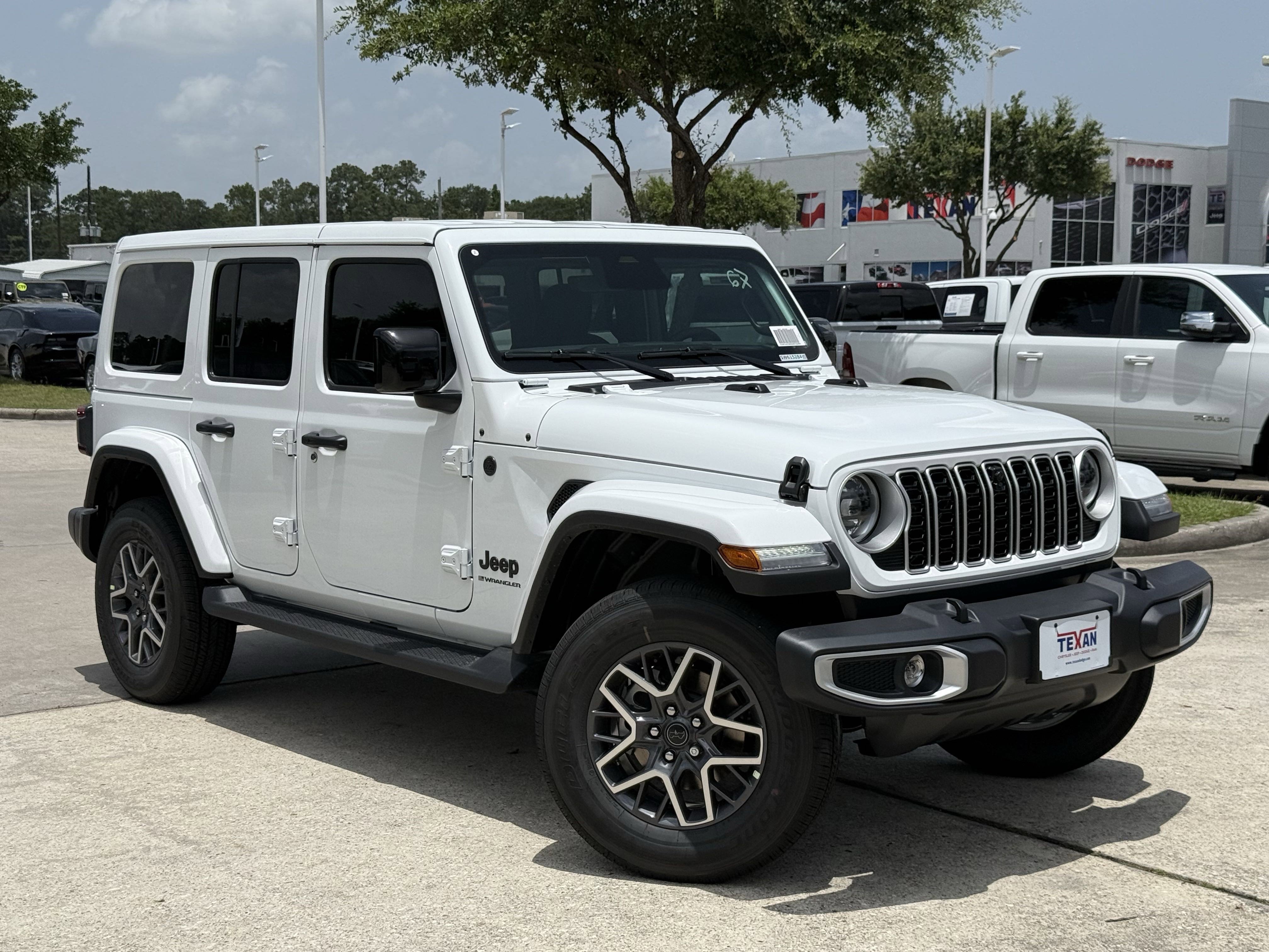 2025 Jeep Wrangler Sahara photo 2