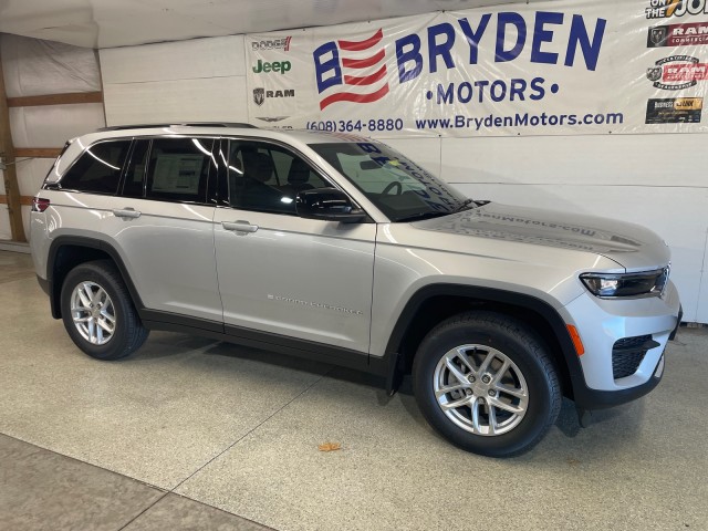 2025 Jeep Grand Cherokee Laredo X photo 3