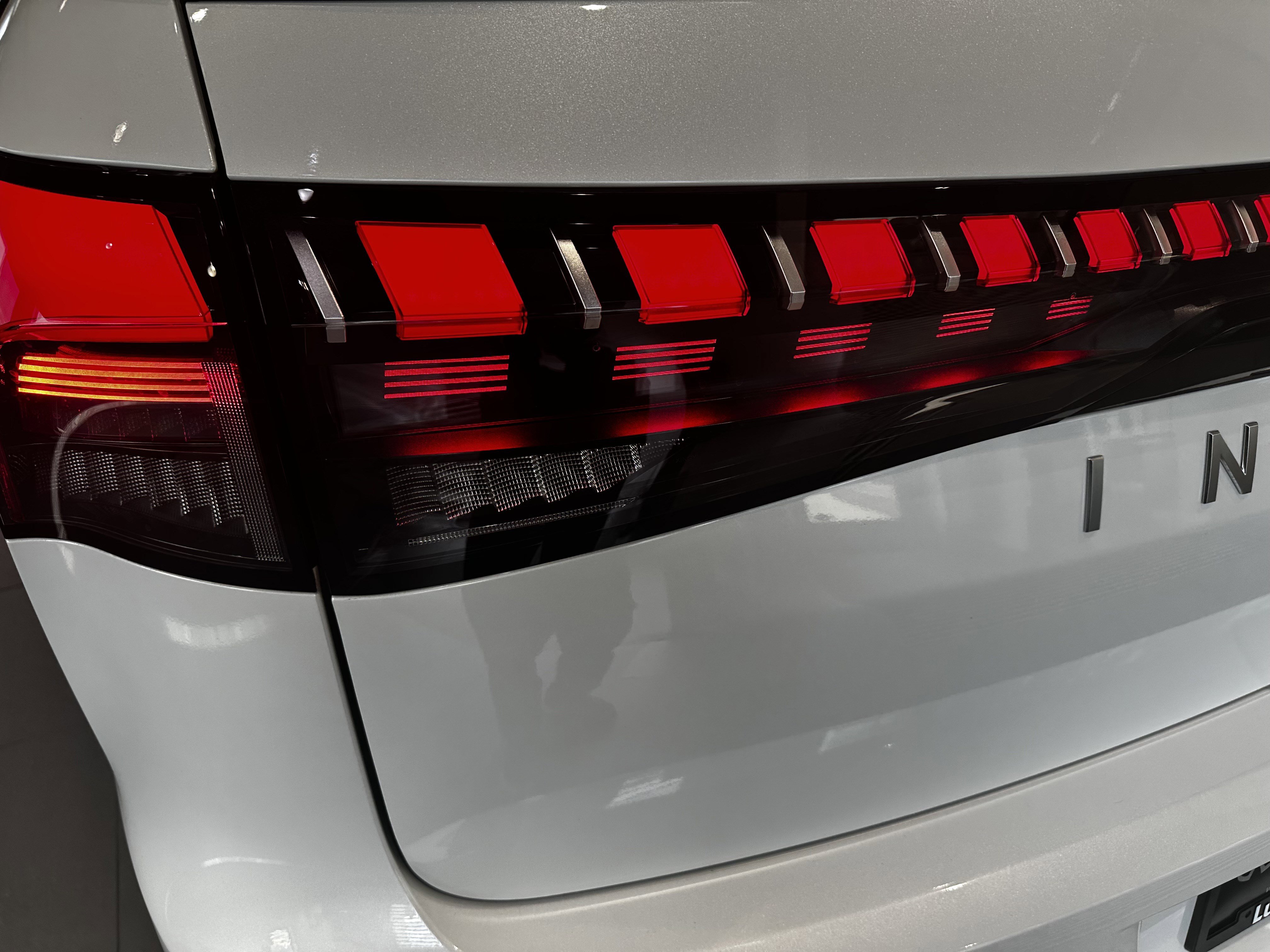 2026 Infiniti QX80 Luxe photo 4