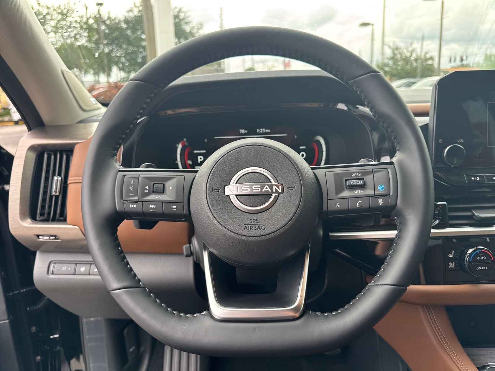 2025 Nissan Pathfinder Platinum photo 15
