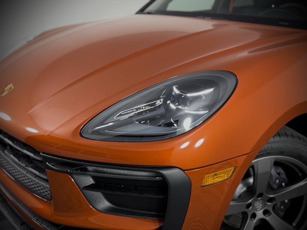 2025 Porsche Macan T photo 12