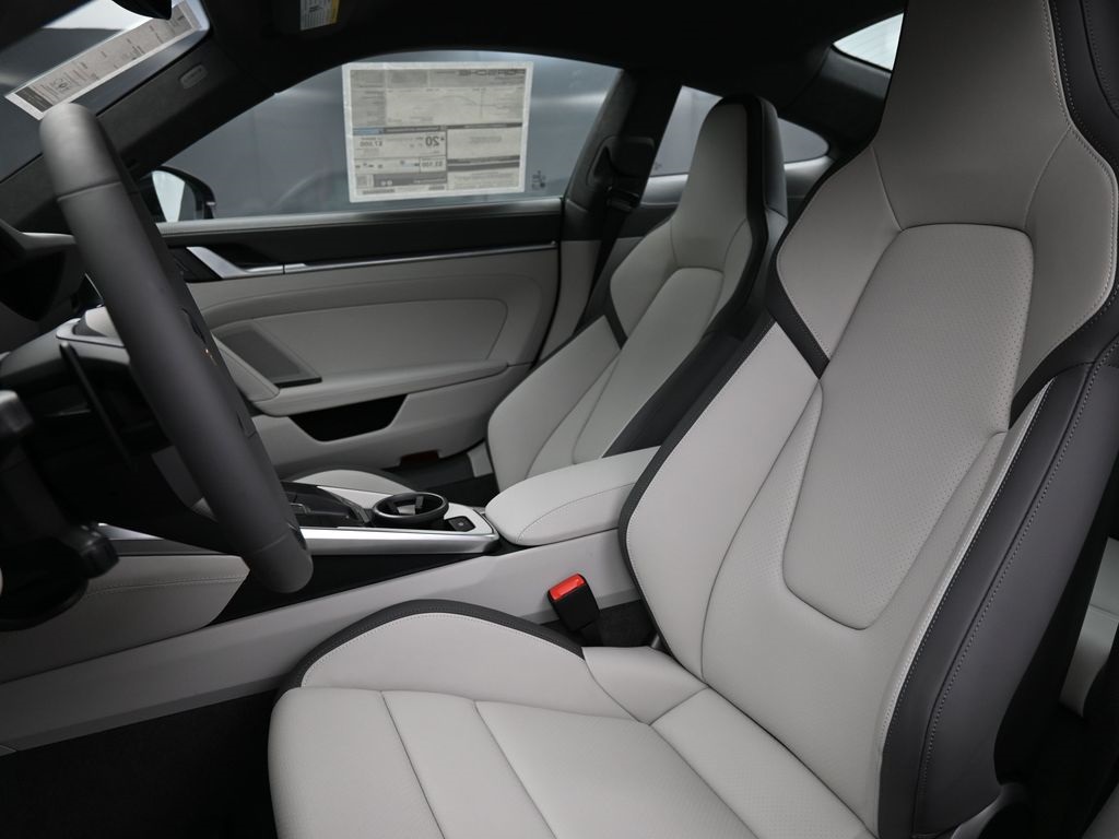 2026 Porsche 911 GTS photo 5