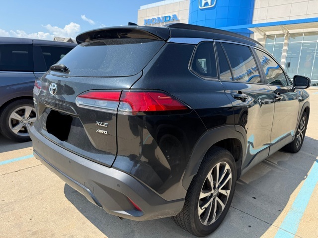 2022 Toyota Corolla Cross XLE photo 2
