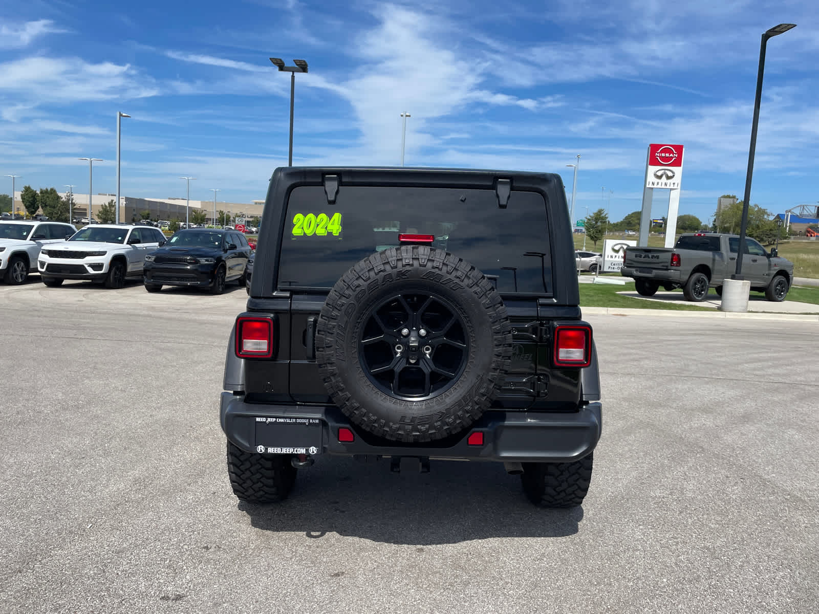 2024 Jeep Wrangler Willys photo 8