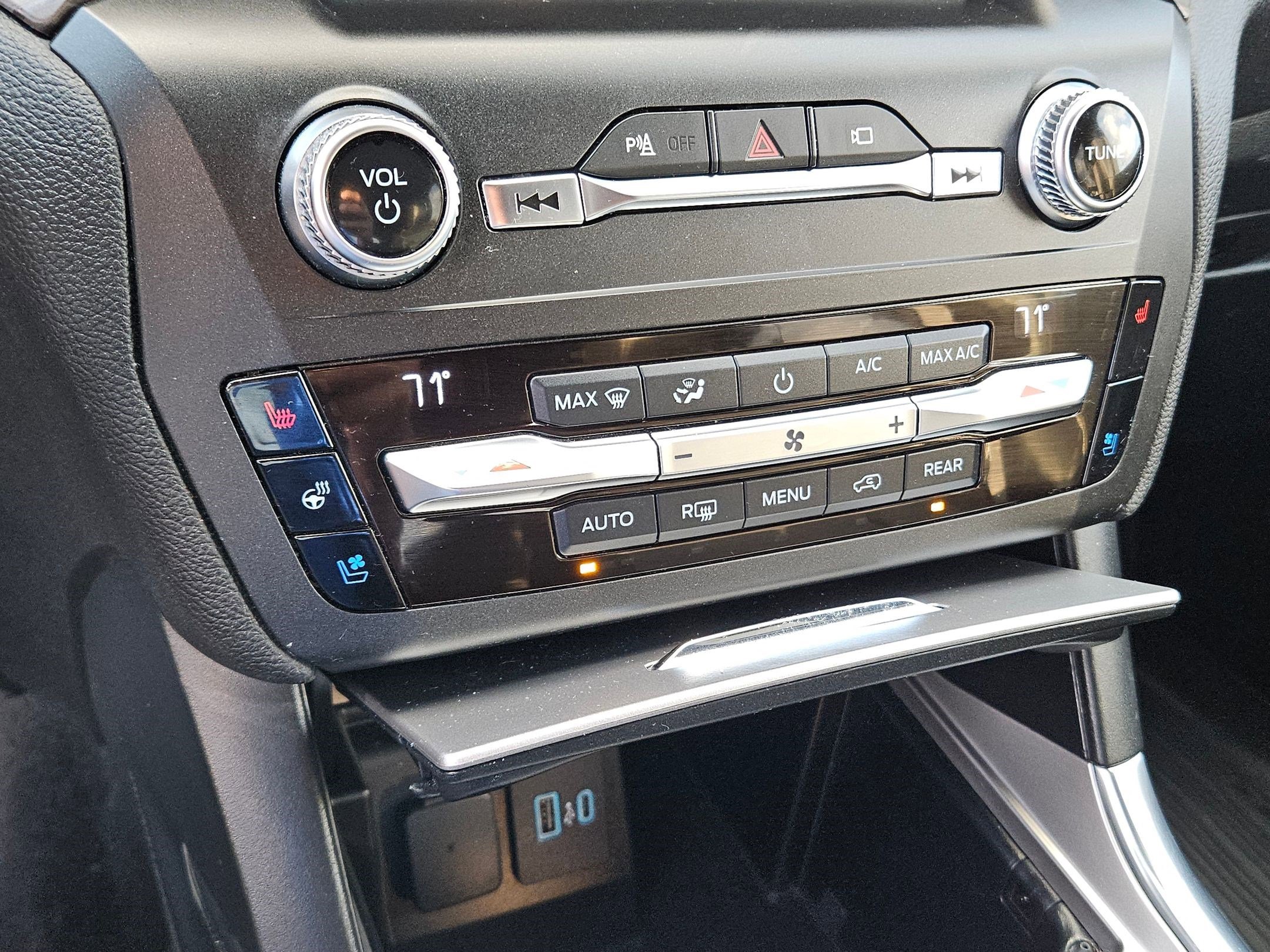 2020 Ford Explorer Limited photo 23