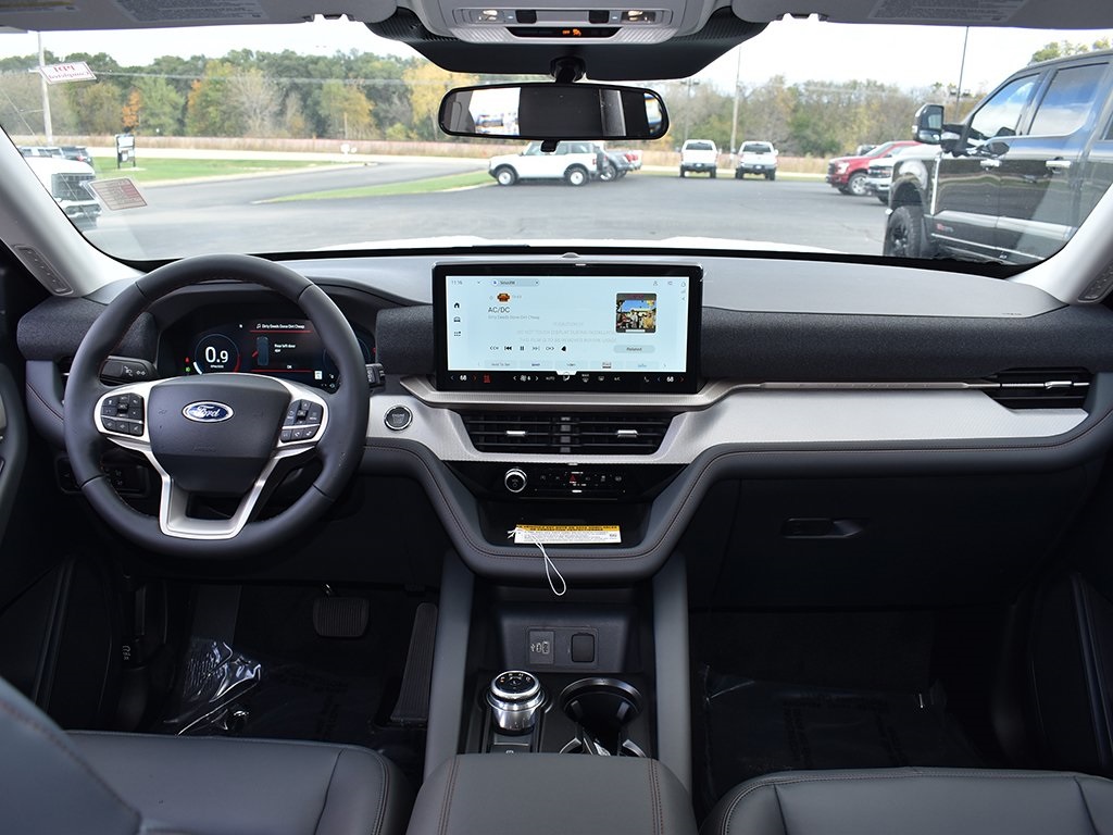 2026 Ford Explorer photo 4